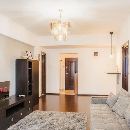 Parliament 1Br Apartment W Self Check In บูคาเรสต์ ภายนอก รูปภาพ