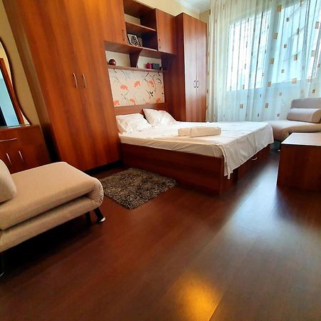 Parliament 1Br Apartment W Self Check In บูคาเรสต์ ภายนอก รูปภาพ