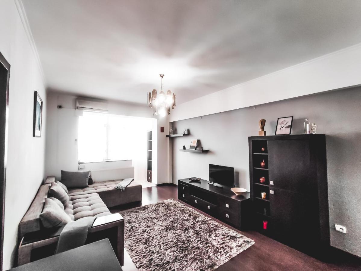 Parliament 1Br Apartment W Self Check In บูคาเรสต์ ภายนอก รูปภาพ