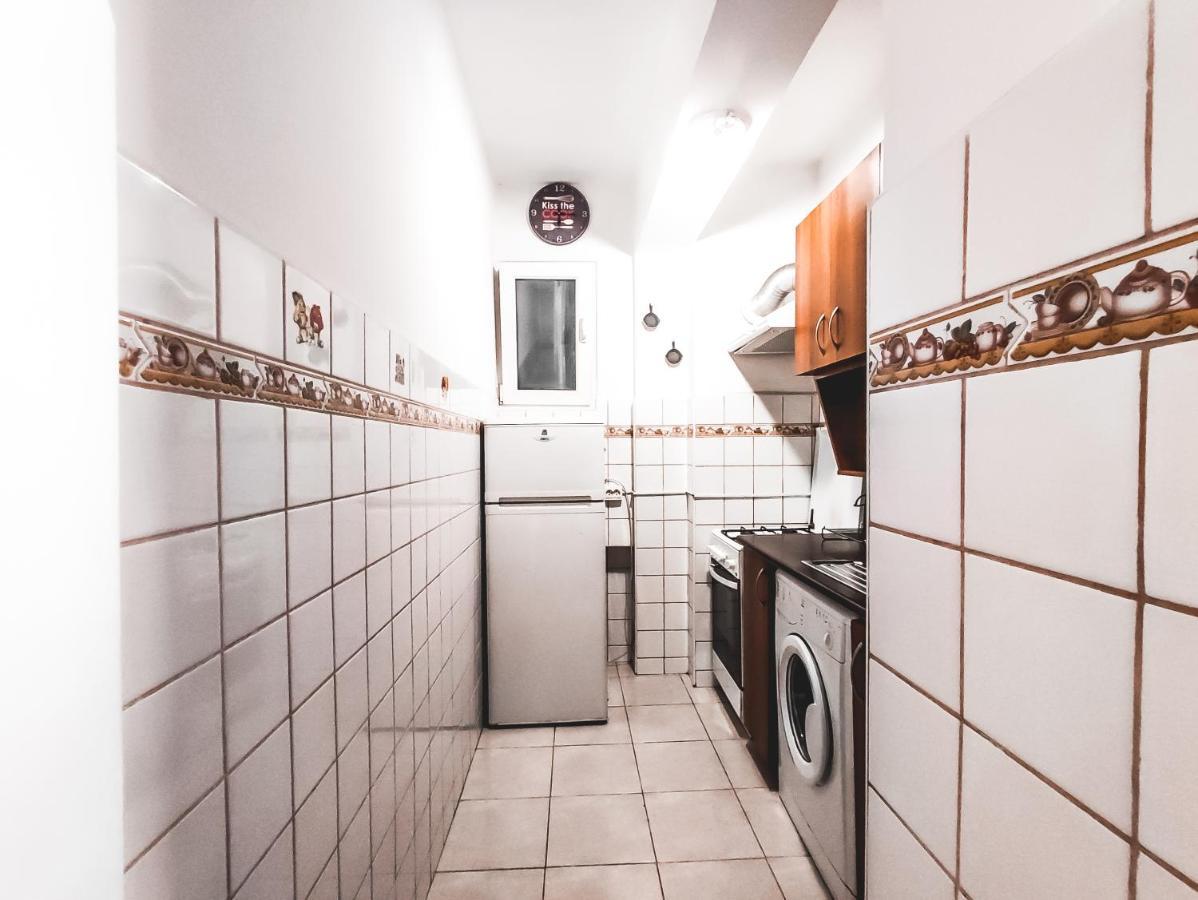 Parliament 1Br Apartment W Self Check In บูคาเรสต์ ภายนอก รูปภาพ