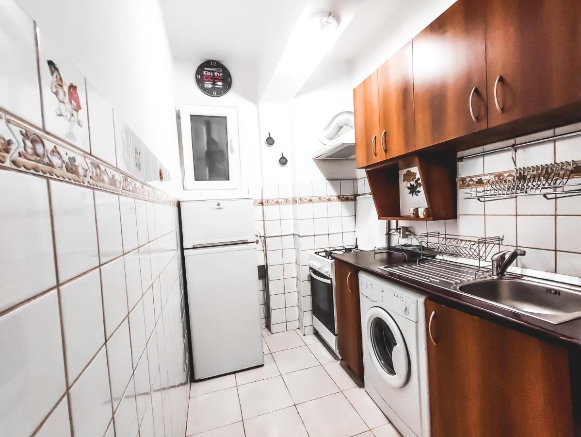 Parliament 1Br Apartment W Self Check In บูคาเรสต์ ภายนอก รูปภาพ