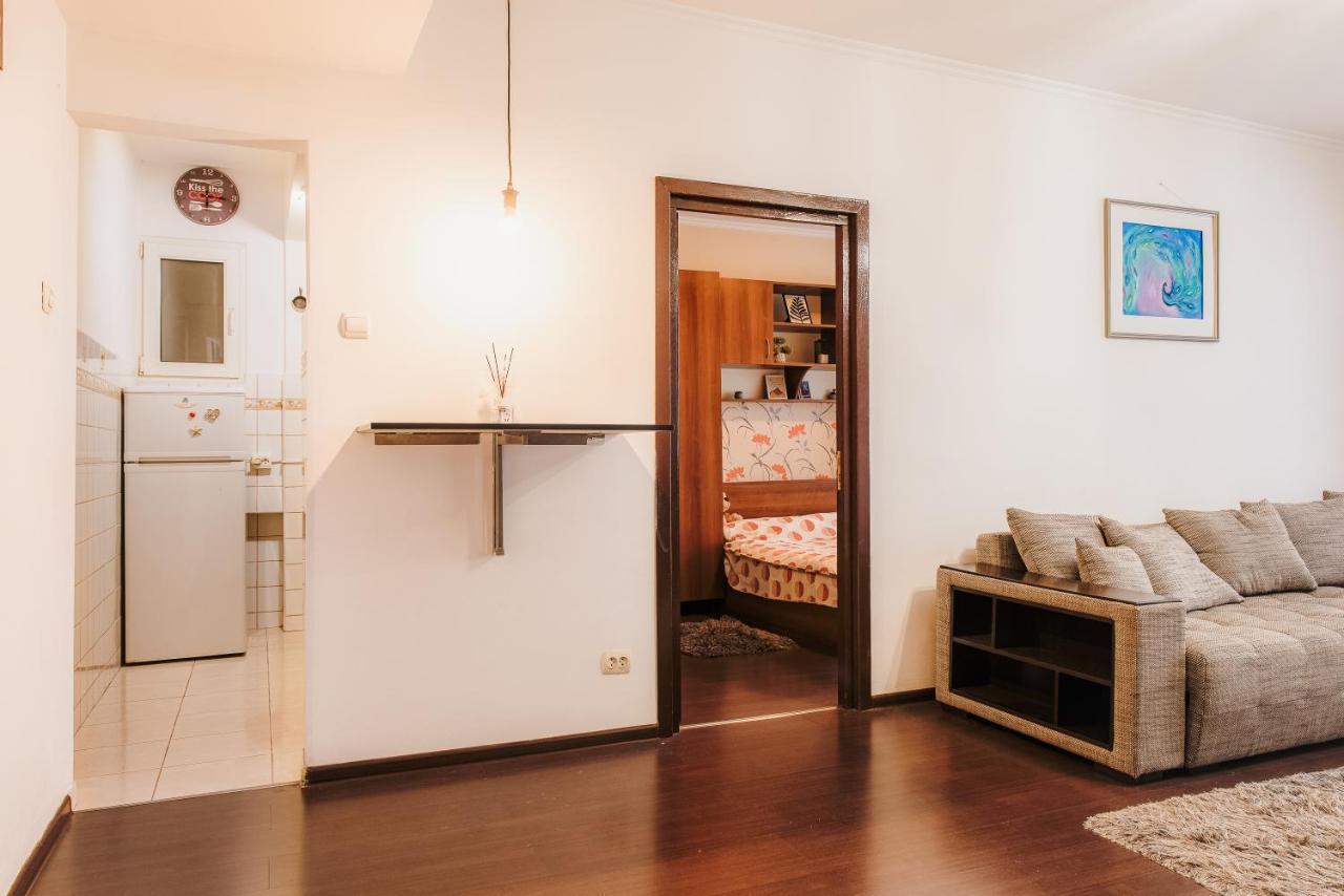 Parliament 1Br Apartment W Self Check In บูคาเรสต์ ภายนอก รูปภาพ